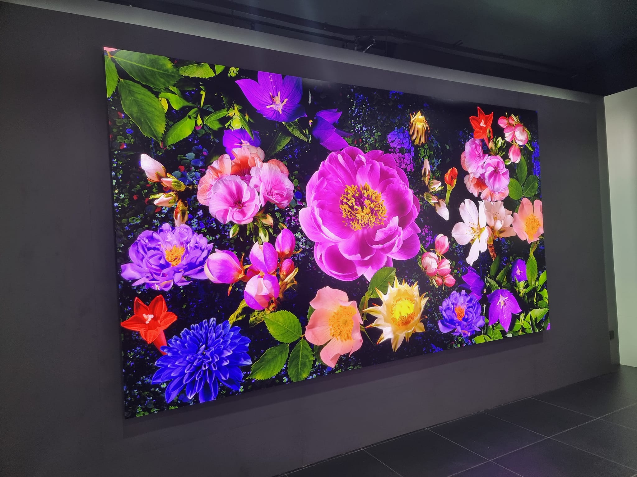 Rigged and Suspended LED Wall for Tradeshows